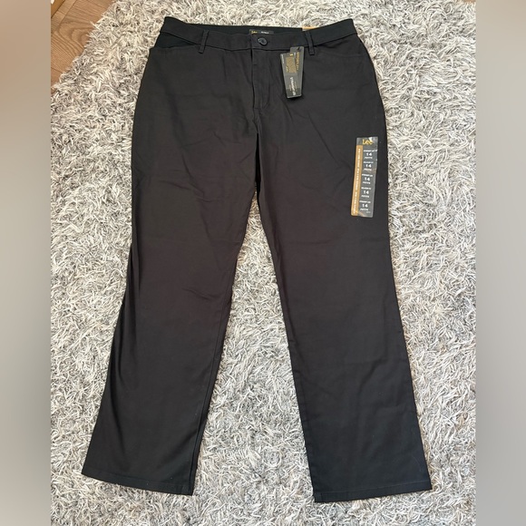 Lee Women’s Relaxed Fit Straight Leg All Day Pant - Black - 14 Petite - Picture 4 of 14